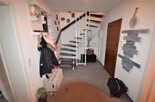 Diele mit Treppenaufgang zu DG Gepflegte Maisonette-Wohnung mit Balkon und Garage in M�nchengladbach-Wickrath