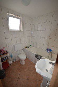 Bad 1 Geräumige 3-Zimmer-Wohnung im 1.OG in Hückelhoven-Ratheim