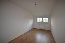 Zimmer 1 OG Familienfreundliche Doppelhaush�lfte  mit Keller und Garage in H�ckelhoven-Millich