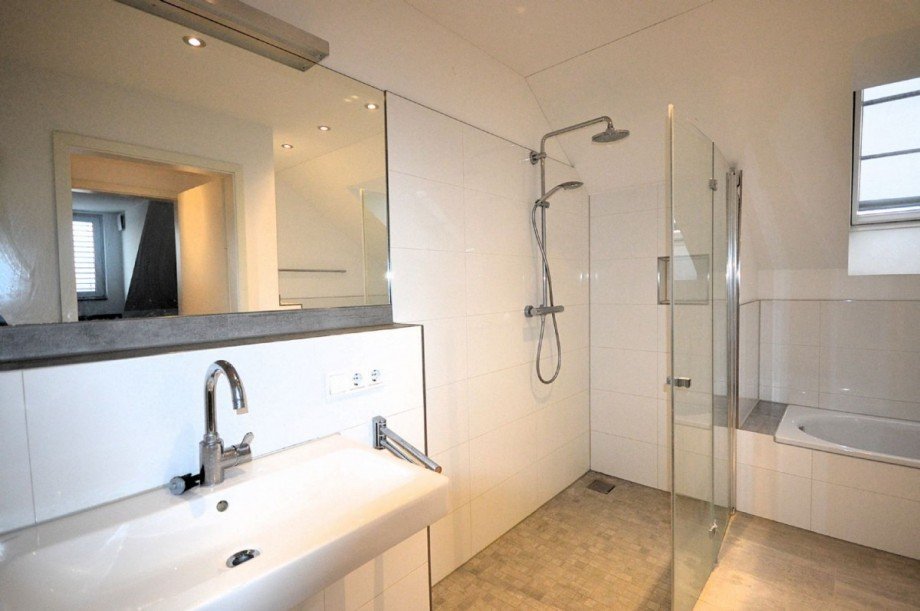 Badezimmer Bild 1 Dachgeschosswohnung Wassenberg-Orsbeck