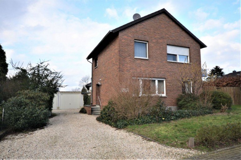 Front 1 Wassenberg-Birgelen Einfamilienhaus Freistehendes Einfamilienhaus mit Garten und 2 Garagen in ruhiger Lage von Wassenberg-Birgelen