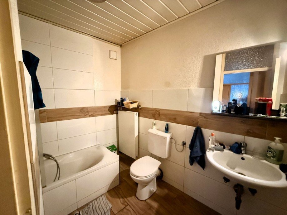 Wohnung 2: Badezimmer Zweifamilienhaus Erkelenz-Kückhoven