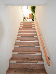 Wohneinheit 4 - Treppenaufgang zur Wohnung... Mehrfamilienhaus mit 5 Wohneinheiten mit PKW-Stellpl�tzen in H�ckelhoven-Doveren