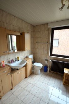 OG Badezimmer Bild 1 Großzügiges, gepflegtes Einfamilienhaus in Hückelhoven-Schaufenberg
