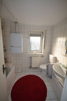 Wohnung DG rechts - Badezimmer Für Kapitalanleger!  Solides Mehrfamilienhaus in Wassenberg-Myhl