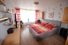 Wohneinheit links - OG Zimmer 1 - Schlafzimmer Solides Zweifamilienhaus als Mehrgenerationenhaus oder Kapitalanlage in Hückelhoven-Baal