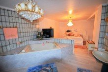 Wohneinheit 1 - ...mit offenem Bad en suite Bild 1 Mehrfamilienhaus mit 5 Wohneinheiten mit PKW-Stellpl�tzen in H�ckelhoven-Doveren