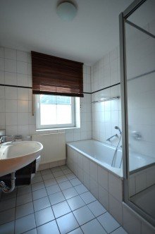 Badezimmer OG Familienfreundliche Doppelhaush�lfte  mit Keller und Garage in H�ckelhoven-Millich