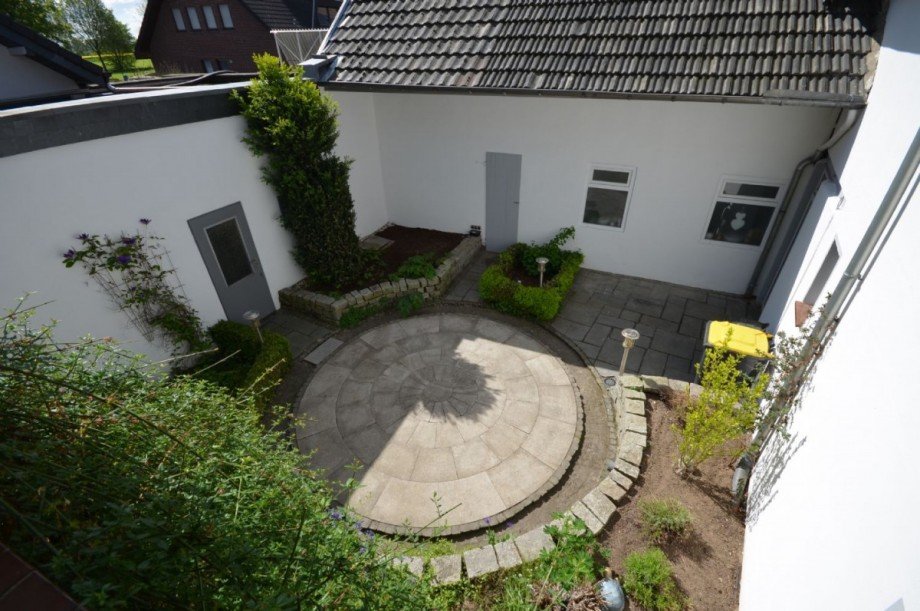 Blick in den Innenhof Bild 1 Zweifamilienhaus Heinsberg-Porselen