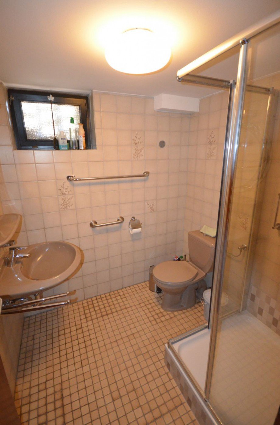 Bad KG Bungalow H�ckelhoven-Ratheim