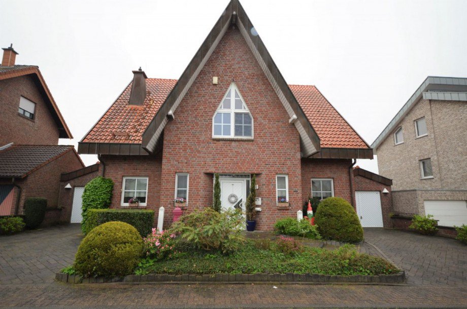 Front Einfamilienhaus H�ckelhoven-Baal
