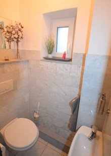 sep. WC im Zimmer 1 EG Gro�z�giges Ein-/Zweifamilienhaus im Ortskern von Wassenberg
