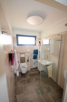 Badezimmer Ger�umiger Bungalow  mit Garage und Garten in ruhiger Lage von H�ckelhoven-Baal