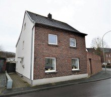 Front Modernisiertes Einfamilienhaus mit Garten in H�ckelhoven-Doveren