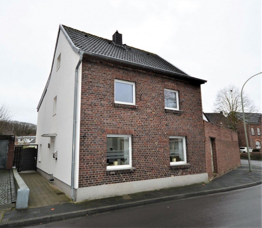 Front Einfamilienhaus H�ckelhoven-Doveren