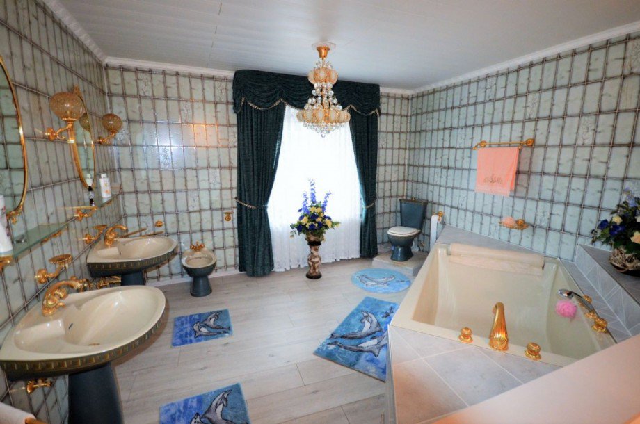 Wohneinheit 1 - ...mit offenem Bad en suite Bild 2 Mehrfamilienhaus H�ckelhoven-Doveren