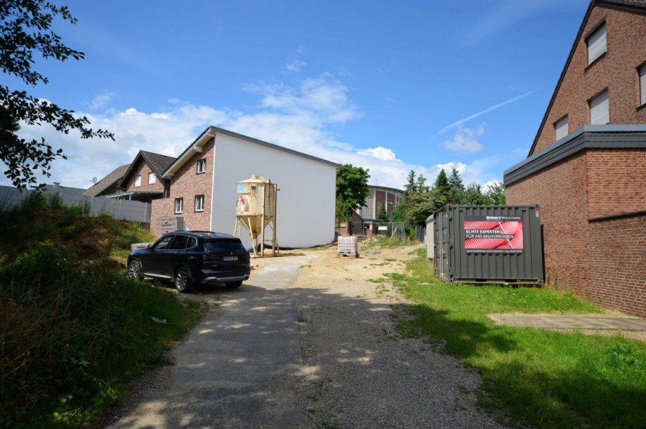 R�ckw�rtige Ansicht Wohngrundst�ck H�ckelhoven-Schaufenberg