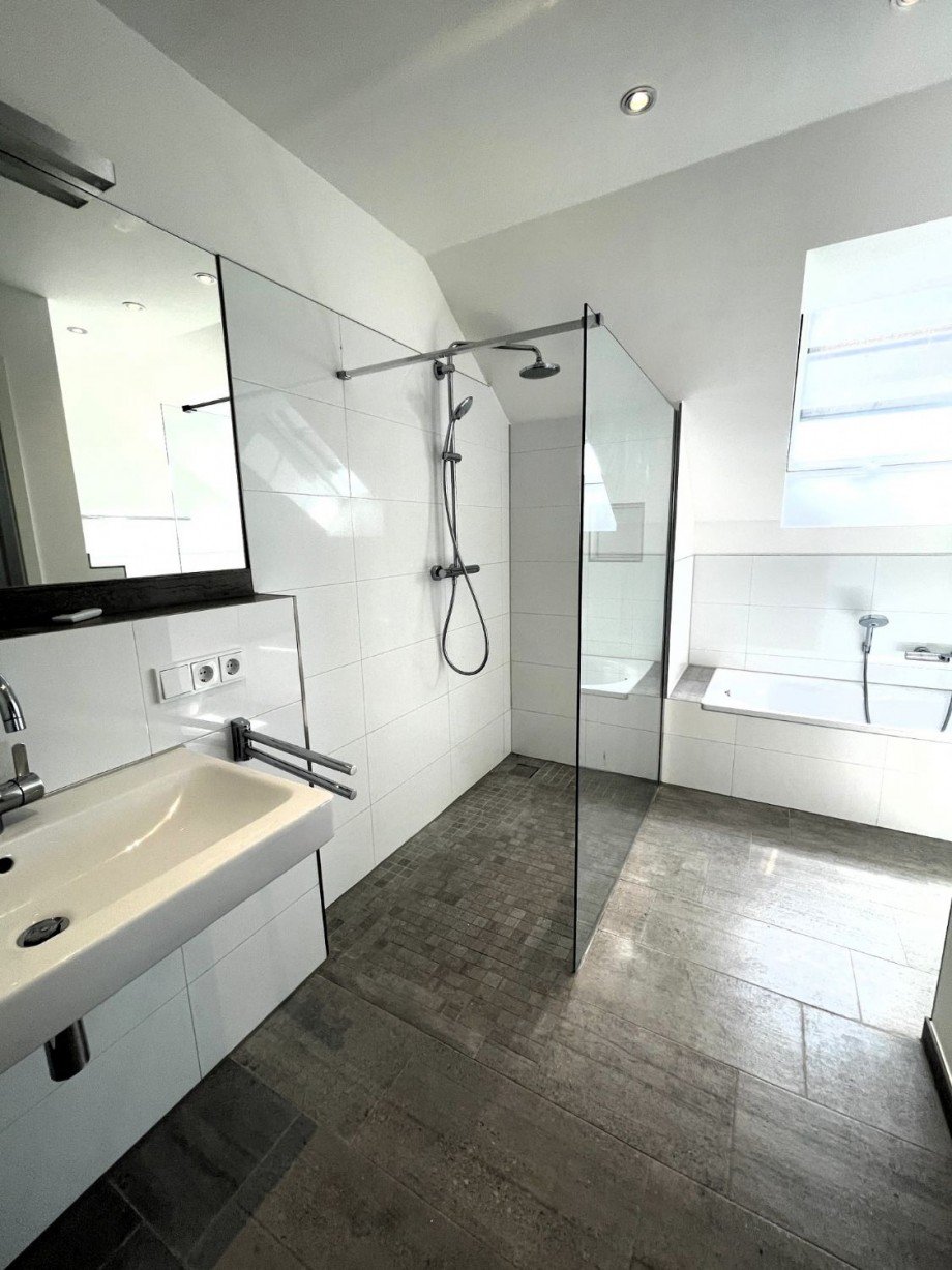 Badezimmer Bild 1 Dachgeschosswohnung Wassenberg-Orsbeck