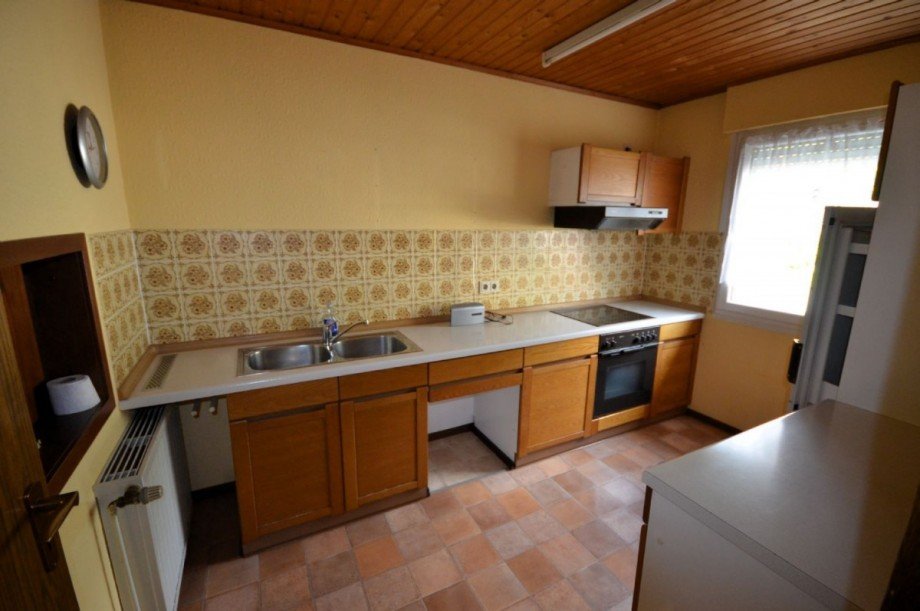 Küche mit Durchreiche zum Essbereich Einfamilienhaus Erkelenz-Gerderath