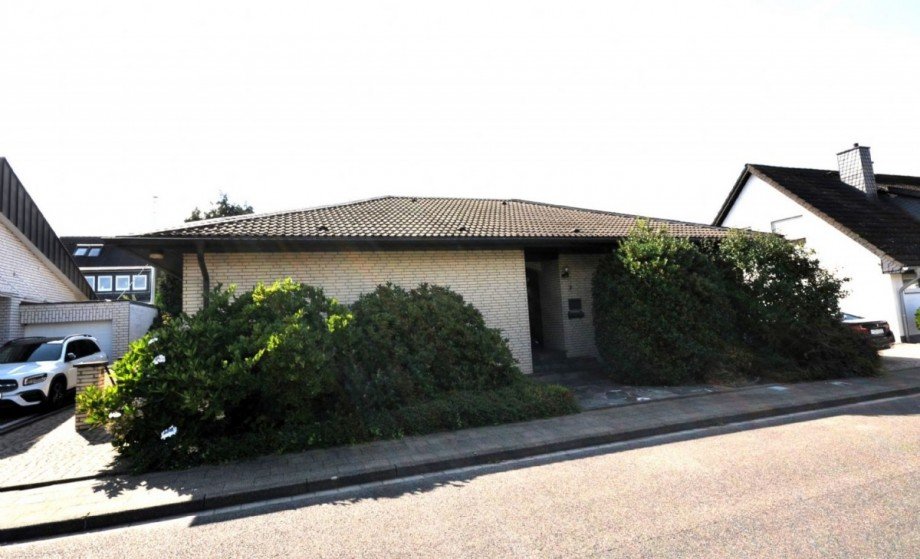 Front Bungalow M�nchengladbach-Wickrathberg