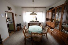 OG Esszimmer mit Zugang zur Küche Bild 2 Modernisierungsbedürftiges Reihenmittelhaus in Mönchengladbach - Lürrip