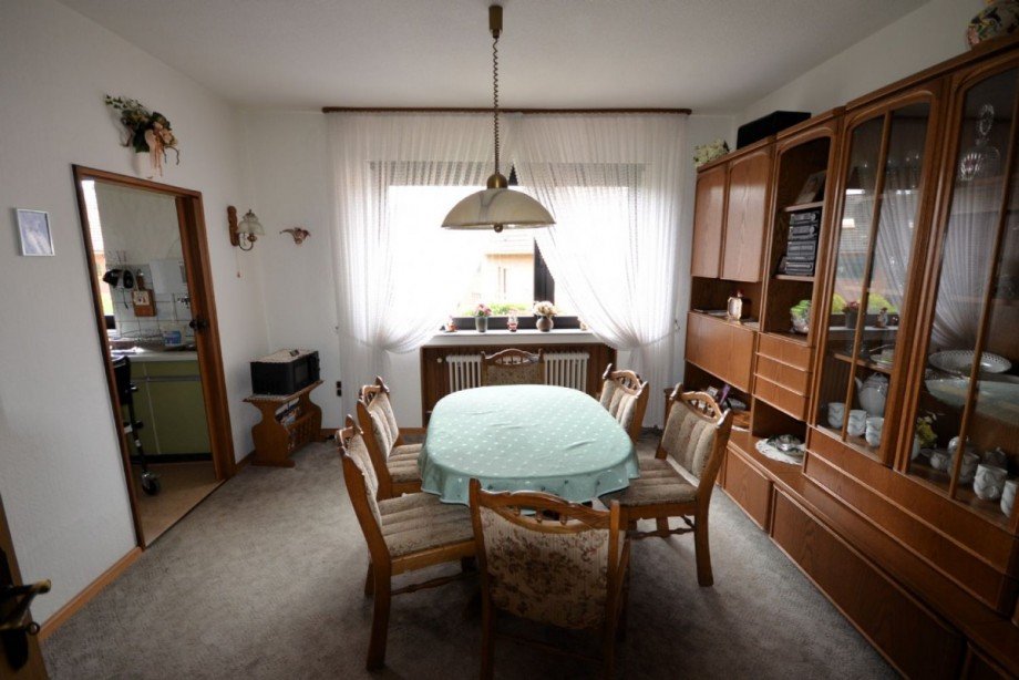 OG Esszimmer mit Zugang zur Küche Bild 2 Reihenmittelhaus Mönchengladbach