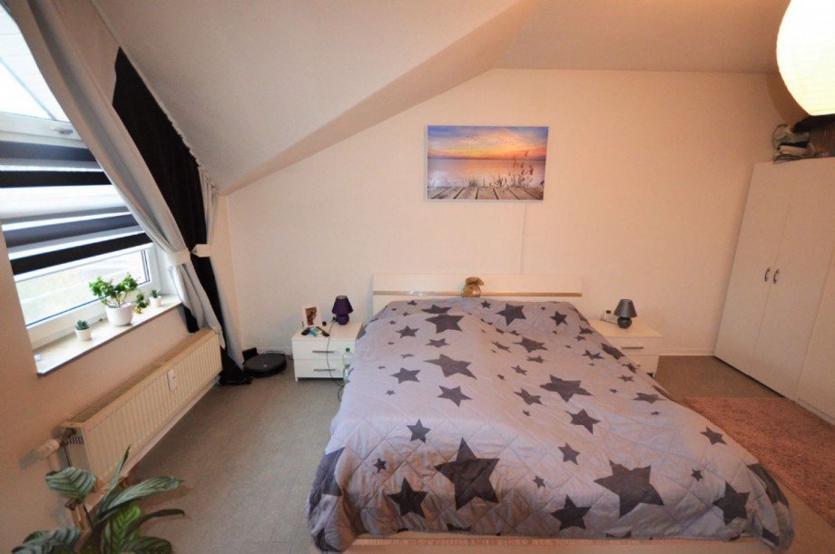 Schlafzimmer BIld 2 Dachgeschosswohnung Erkelenz-Hetzerath