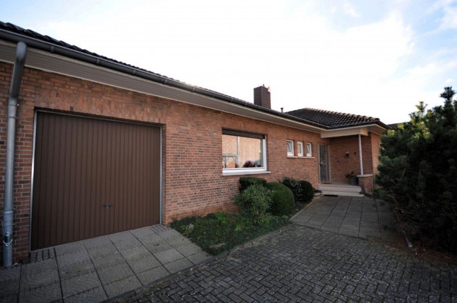 Front Bungalow H�ckelhoven