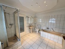 OG Badezimmer Bild 1 Gemütliches Einfamilienhaus - mit Garage und Innenhof in Geilenkirchen-Immendorf