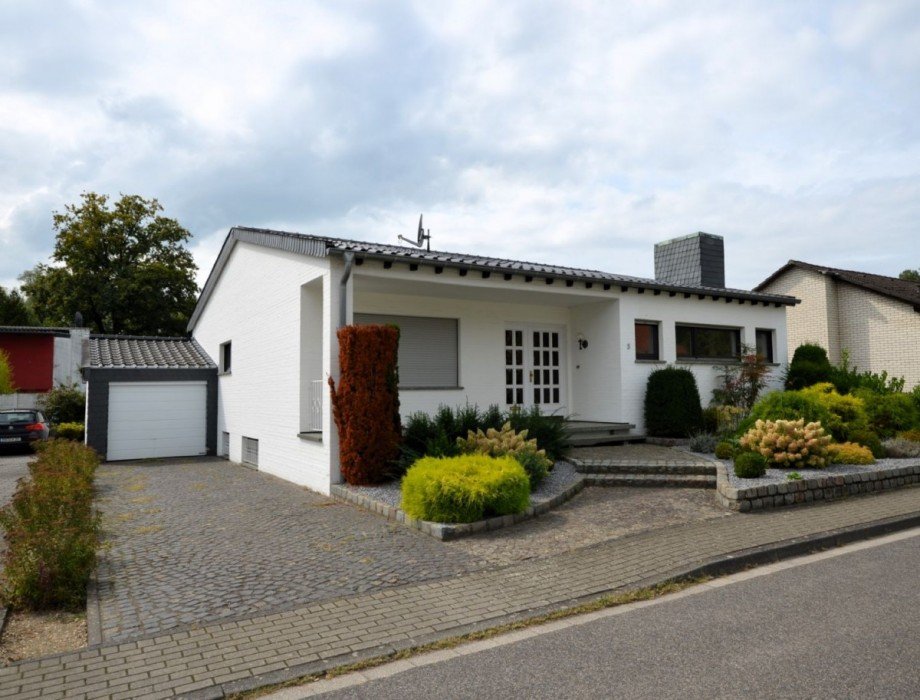 Front Bild 1 Bungalow Hückelhoven-Ratheim